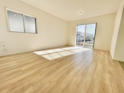 家族が集うリビングは、陽の明かりも入り明るいリビングになります。
家族団らんの時間も増えそうなくつろぎのＬＤＫ
