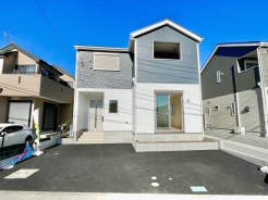 南向きで明るい建物です。
カースペースも2台可能