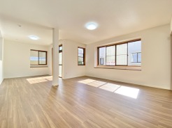 LDKにはテラスもあり日向ぼっこができます。LDKには広めの納戸がありファミリークローゼットとしても活用いただけます。こだわりの建物仕様をまずはご体感ください。