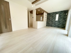 アクセントクロスがおしゃれなリビング