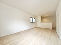 17帖以上あるＬＤＫは開放感があり、広々としたリビングです。家族団らんの時間をゆったりお過ごしいただけます。