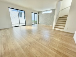リビングイン階段のある間取りは、家族の外出や帰宅を把握しやすくコミュニケーションが増えます。