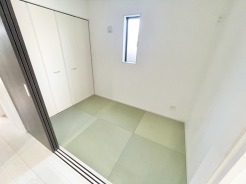 1階3帖和室のお部屋は、お子様のプレイルームにしたり様々な用途でご活用いただけます。