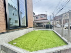 お庭スペースでは、お子様用プールやちょっとしたガーデニングをお楽しみいただけそうです。