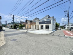 南東角地に位置しておりますので、「開放感・陽当たり・風通し」の三拍子が揃っております。是非現地にて実際にご見学下さい。