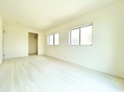 2階9帖のお部屋は、将来の家族構成の変化に対応可能◎※間仕切り壁は有償。
