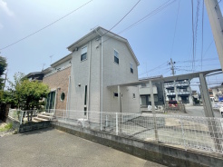 前面に遮る棟などがないため、陽当たり良好な立地です。