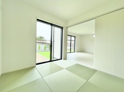 1階和室4.5帖は、客間として利用したり様々な用途でご活用いただけます。
