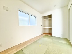 1階和室5帖のお部屋は、客間として活用したり様々な用途でご活用いただけます。