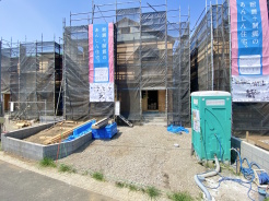 南向きで陽当たり良好なバルコニーは、奥行きがあり洗濯物がたくさん干せます◎