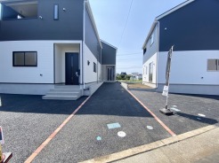 ４、５号棟はカースペース２台駐車が可能。子育てグリーン住宅支援事業対象の物件です。詳細は担当まで。