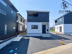 全棟敷地面積３８坪以上で南向きとなっており陽当りと開放感が良好です。是非一度ご覧になってみてください。