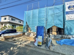 1号棟 ご家族の車はもちろん、来客用としても使えるゆとりがあります。