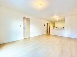 LDKは家具の配置しやすい間取りとなっておりますので、お好きなものを置くことが出来そうです。