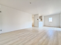 こちらの住宅を夢のマイホームにいかがでしょうか。平日や遅めの時間からのご見学も可能ですのでお気軽にご相談ください。