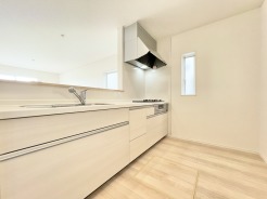 ストック収納にも便利な床下収納付き