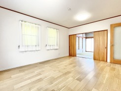 平日や遅めの時間からのご見学も可能でございます。お客様のご希望を第一にご調整致します。