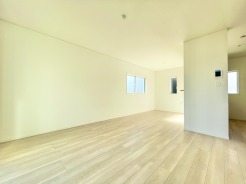 リビング16帖
カースペース2台可能
インナーバルコニー付きの新築戸建