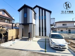 【即日予約可】小学校徒歩10分×駅徒歩10分☆駐車並列2台可能の小屋裏付き新築