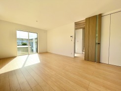 LDK中央にはパントリー収納があり、ストック収納などにもご活用いただけます。