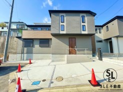1号棟 年度内に引渡し可能の新築戸建。近隣に同施工完成物件がございます。まずは現地をご確認後、モデルハウスをご覧になってみてください。