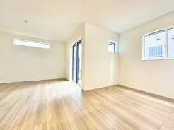 光と木が映える上質リビング