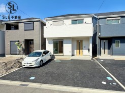 3号棟 【駐車並列3台可能】細かな部分まで丁寧に計画されており、実際に見ると納得感のある住まい。
担当者として自信をもってご紹介できる物件です。
