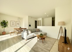 たっぷりの陽光が差し込むリビングは約16.1帖