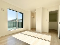 各部屋には使い勝手の良い収納スペースを確保。生活感を隠してスッキリとした暮らしを実現します。