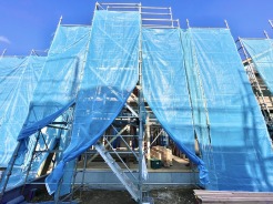 2階廊下部分には、室内物干し（吊り下げ式）が標準設備◎