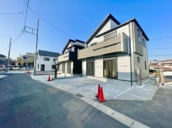 前面道路は通り抜けできないため、落ち着いて駐車していただけます。