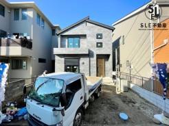 『南側道路で陽当たり良好』
毎日の暮らしに嬉しい並列駐車スペースをしっかり確保。