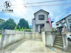 並列２台駐車可能なスペース
中古戸建では心配な外壁やバルコニーも整備済みです