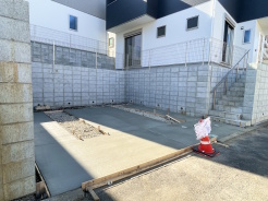 1号棟 完成が待ちきれませんね。青々としたお空がとても気持ち良いです。