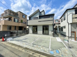 1号棟 ◆長期優良住宅認定住宅です。
◆『地震に強い家』全棟住宅性能評価取得！
◆建築基準法に定められた、｢数百年に一度発生する地震に対して、倒壊、崩壊しない。｣という基準から、さらに1.5倍の耐震力を達成しています。
・断熱等性能等級の「５」を標準取得