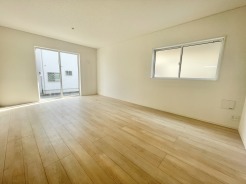 南側からたっぷりの陽光が差し込む空間◎