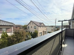 1号棟 2部屋を行き来ができるバルコニー