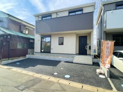 主寝室は東側からたっぷりの陽光が差し込みます。