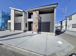 分譲地内のため、幅員約５．０ｍとゆとりある道路で落ち着いた環境でお過ごしいただけます