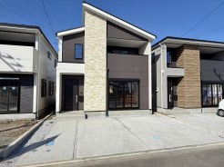 スーパーやコンビニが至近のため、生活環境◎