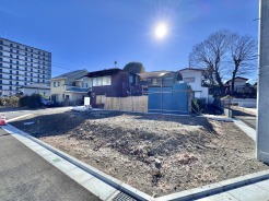 4号地は開放感ある3方角地。中々ない3方角地で駅徒歩5分と魅力があふれます。