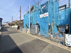 車での移動はもちろん、歩行者や自転車の通行にも配慮された、暮らしやすい住環境です。