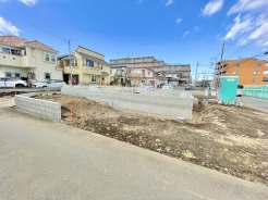 広めの収納スペースで靴や小物を整理でき、スッキリとした開放感あるデザインが家に入る時の第一歩をよりよいものにしてくれます。