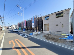 家族のくつろぎスペースリビングは約14.9帖