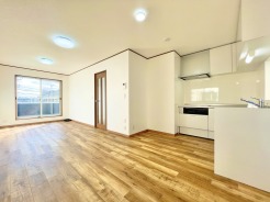 たっぷりの陽光が差し込む2階リビング約14.5帖