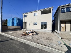 たっぷりの陽光が差し込むリビングは約17.0帖