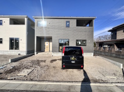 たっぷりの陽光が差し込むリビングは約16.0帖