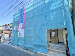 LDKは南向きで約18帖となっており、1階は広々とした家族でくつろぐことのできる空間です。　