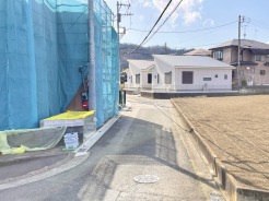 新しい暮らしが始まる、静かな街並みに佇む住まい
