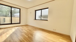 2階の寝室から緑も見え清々しいです。